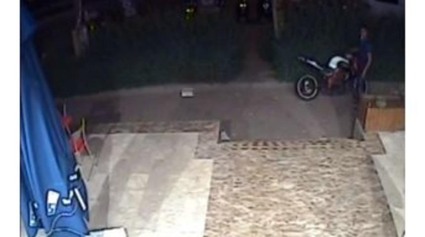 Motosiklet Hırsızı Kameraya Yakalandı