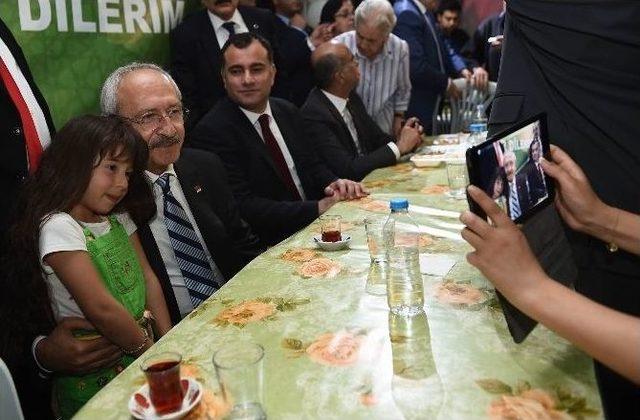 Kılıçdaroğlu, Cebeci’de Vatandaşlarla İftar Yaptı