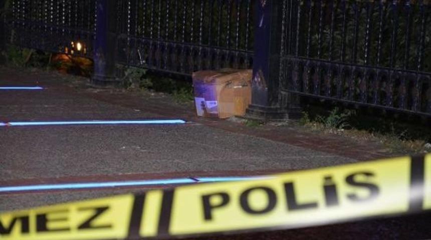 Bursa'da K&ouml;pr&uuml;de Karton Paket Bomba Paniğine Neden Oldu
