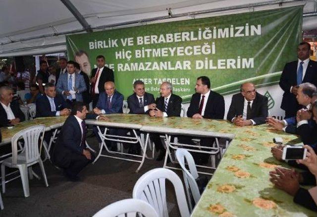 Kılıçdaroğlu, Çankaya'da Vatandaşlarla Birlikte Iftar Yaptı