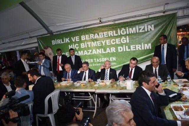 Kılıçdaroğlu, Çankaya'da Vatandaşlarla Birlikte Iftar Yaptı