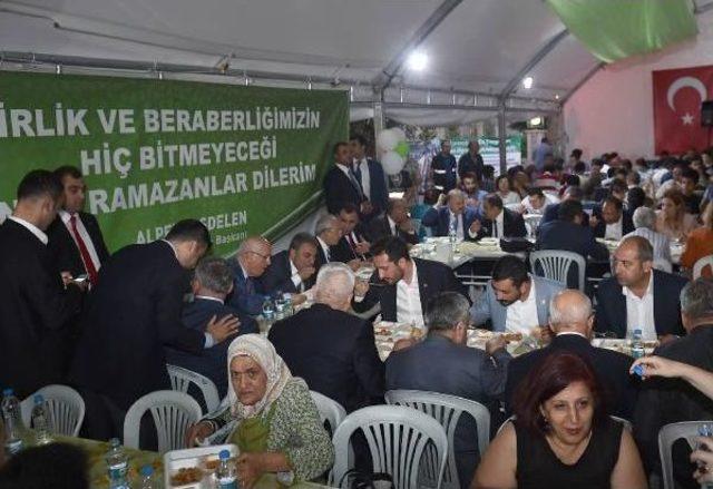 Kılıçdaroğlu, Çankaya'da Vatandaşlarla Birlikte Iftar Yaptı