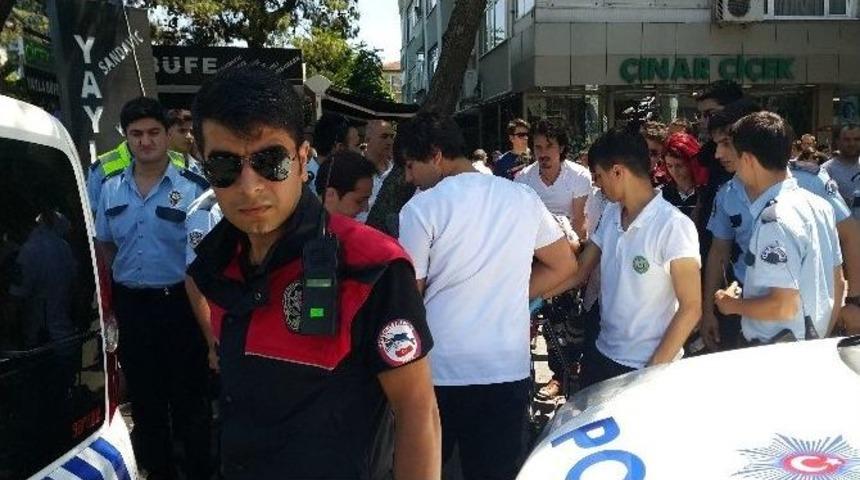 (&ouml;zel Haber) Kavgayı Ayırmaya &Ccedil;alışan Polis Bı&ccedil;akla Yaralandı