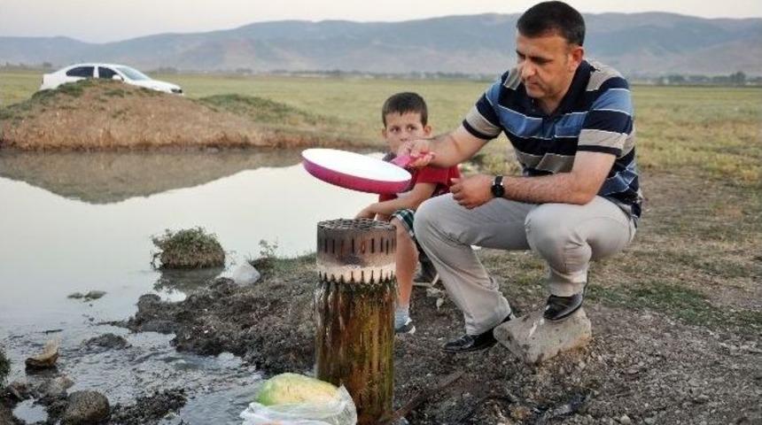 Muş&rsquo;ta Yanan Suda İftar Yaptılar