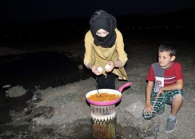 Muş’ta Yanan Suda İftar Yaptılar