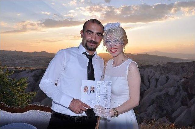 (özel Haber) Gün Batımında Peribacaları Arasında Nikah