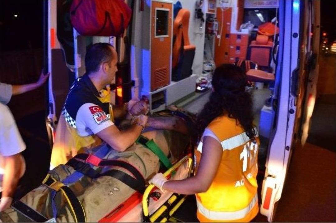 Sağlık Ekiplerinin M&uuml;dahalesine Direnen Alkoll&uuml; Vatandaşlar Mahalleliyi İkiye B&ouml;ld&uuml;