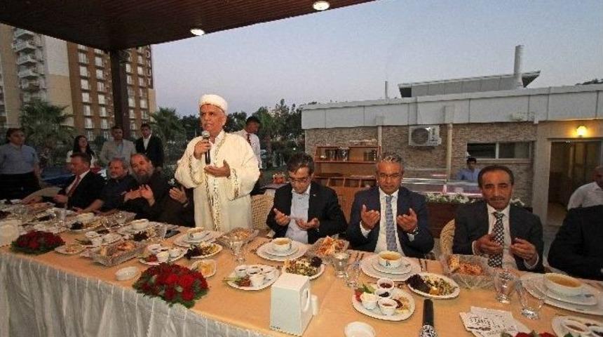 Karşıyaka Protokol&uuml;n&uuml; Buluşturan İftar