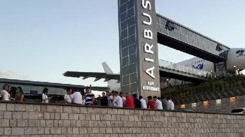 Basketbolculara U&ccedil;ak- Restoranda Iftar