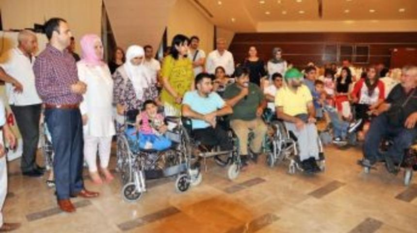 Kızıltepe&rsquo;de Engelli Vatandaşlar Yemekte Bir Araya Geldi