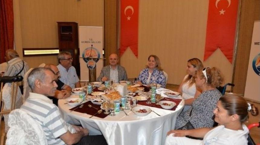 Vali &Ccedil;akacak Engellilerle İftarda Buluştu