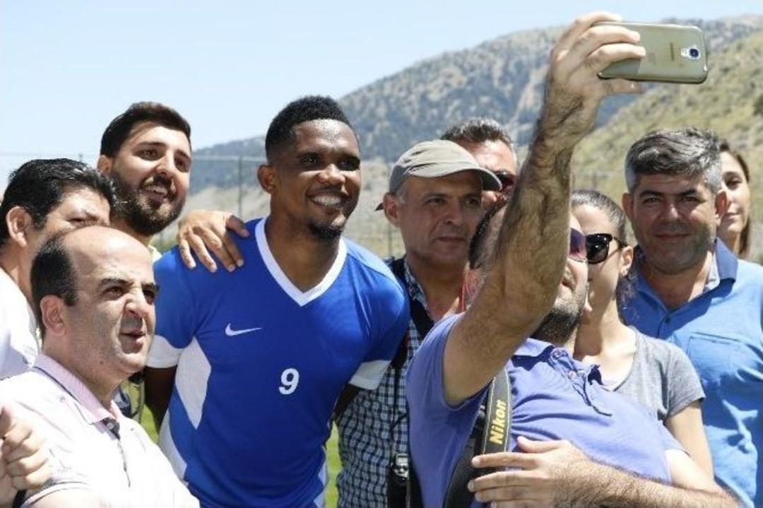 Eto&rsquo;o Antalyaspor İle İlk Antrenmanına &Ccedil;ıktı