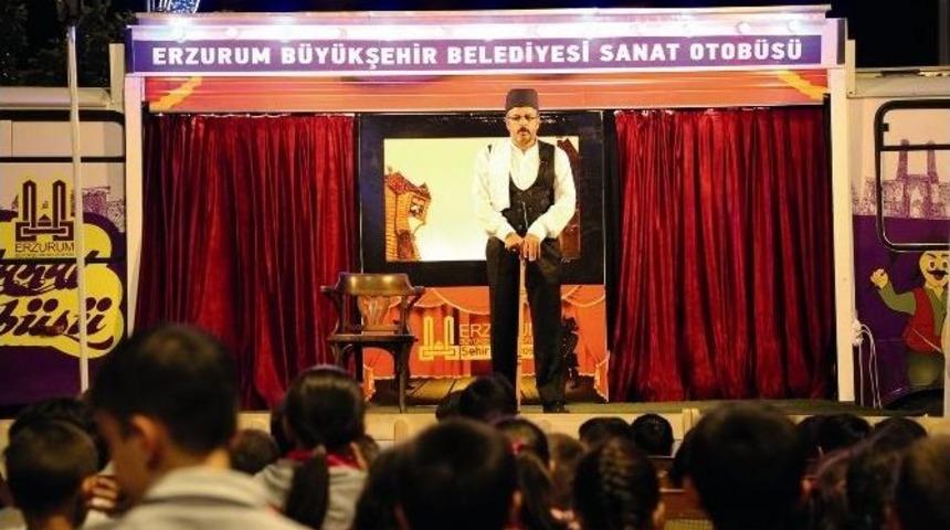 Sekmen: “tiyatro İle Geleneksel Kültürümüzü Yaşatıyoruz”