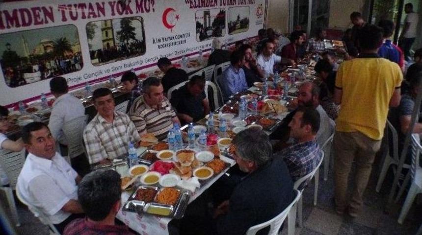 İlim Yayma Cemiyeti&rsquo;nden İftar Yemeği