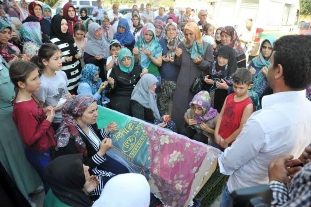 &Uuml;niversiteli Aslı, Duvağa Sarılı Tabutu İle Evine Geldi