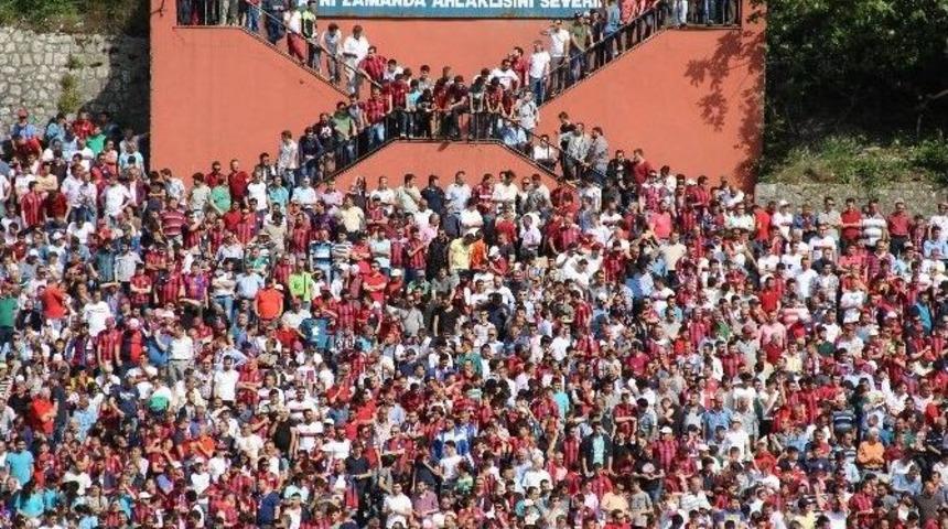Efsane Takımın Taraftarları Statlarının Aynı Yerde Yapılması İ&ccedil;in İmza Topluyor
