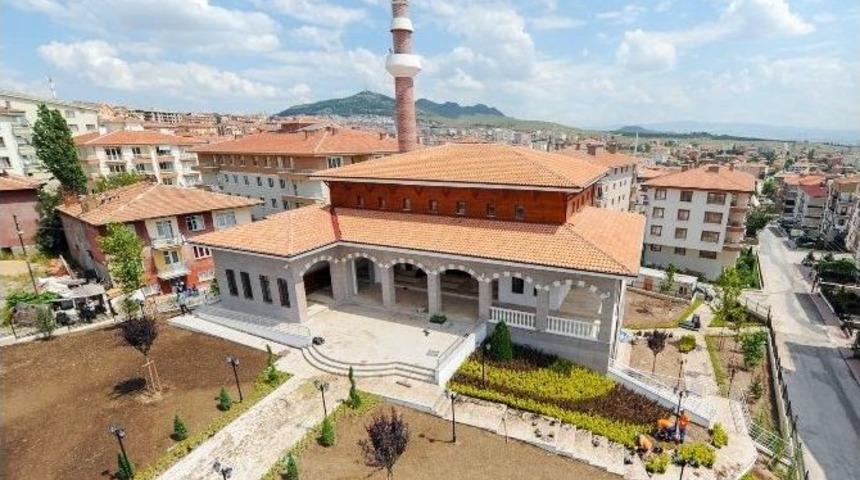 Alemdağ&rsquo;a Yapılan Cami A&ccedil;ılış İ&ccedil;in G&uuml;n Sayıyor