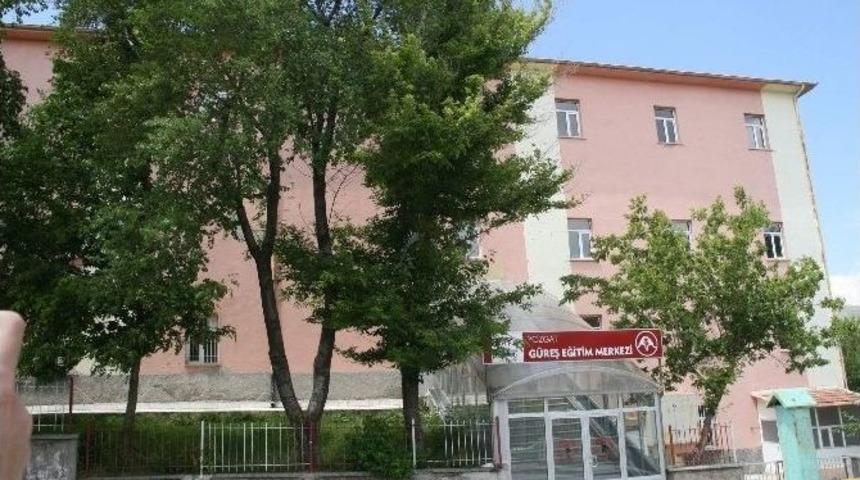 Yozgat&rsquo;ta &Ccedil;&uuml;r&uuml;k Raporu Verilen G&uuml;reş Eğitim Merkezi Yıkılacak