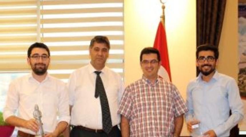 Mutluluklarını Rekt&ouml;r Polat İle Paylaştılar