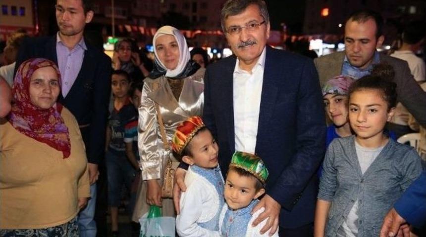 Zeytinburnu&rsquo;nda Binlerce G&ouml;&ccedil;men İftar Sofrasında Buluştu