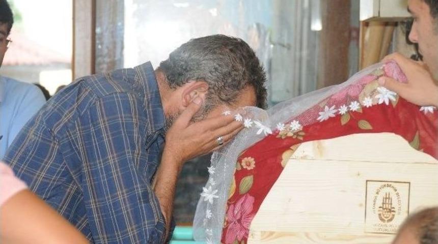 Motosıklet Kazasında &Ouml;len Gen&ccedil; Kız Son Yolculuğuna Duvağıyla Uğurlandı