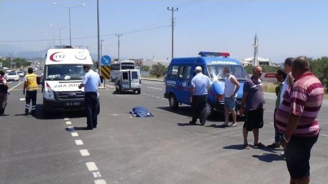 &Ouml;nce Yayaya, Sonra Araca &Ccedil;arpıp Takla Attı: 1 &Ouml;l&uuml; 1 Yaralı