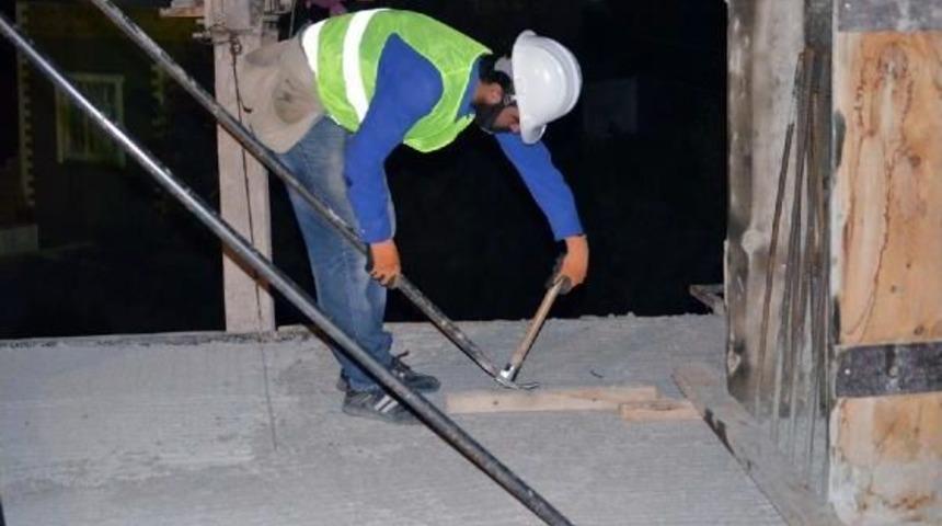 İnşaat Iş&ccedil;ileri Ramazan Ve Sıcak Hava Nedeniyle Gece &Ccedil;alışıyor