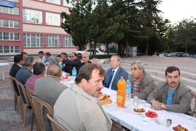 Başkan Şahiner İftar Çadırında Oda Başkanları, Muhtar Ve Vatandaşlarla Buluştu