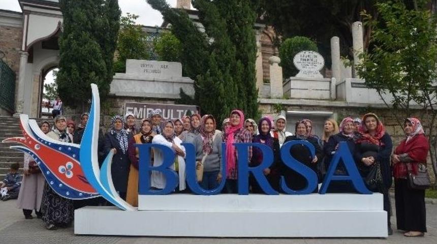 Boz&uuml;y&uuml;k Belediyesi K&uuml;lt&uuml;r Turlarına Emekliler De Dahil Edildi