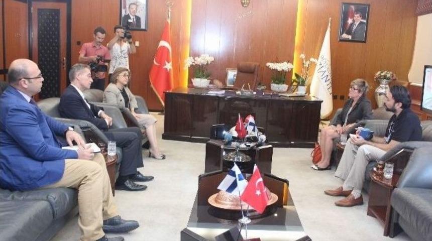 Finlandiya B&uuml;y&uuml;kel&ccedil;isi Ve Unıcef Temsilcisi&rsquo;nden Fatma Şahin&rsquo;e Ziyaret