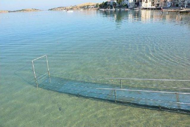 Foça Plajlarına Engelli Rampası