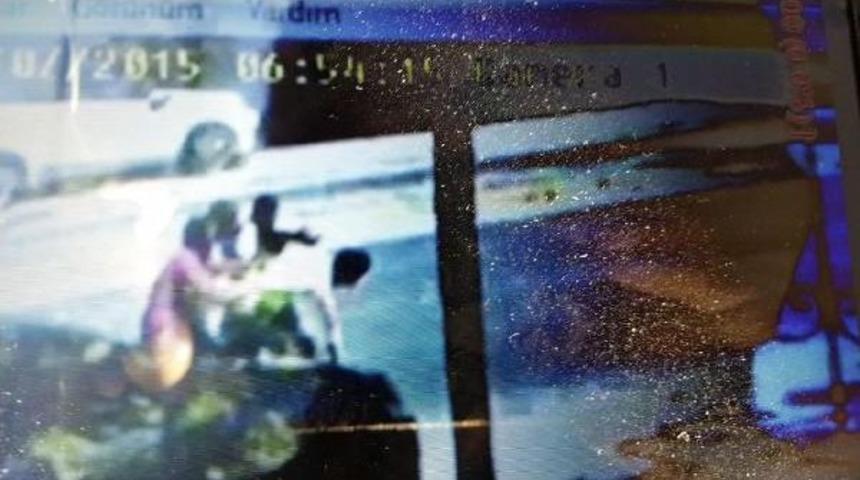 Chp'li Meclis &Uuml;yesini B&ouml;yle D&ouml;vd&uuml;ler...