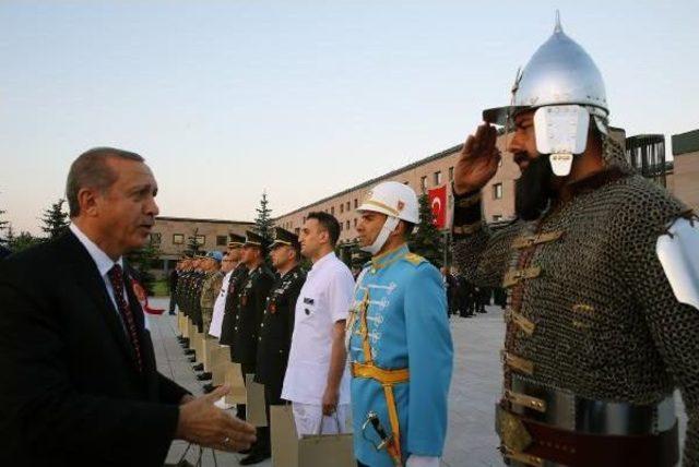 Cumhurbaşkanı Erdoğan, Muhafız Alayı Sancak Devir Teslim Törenine Katıldı