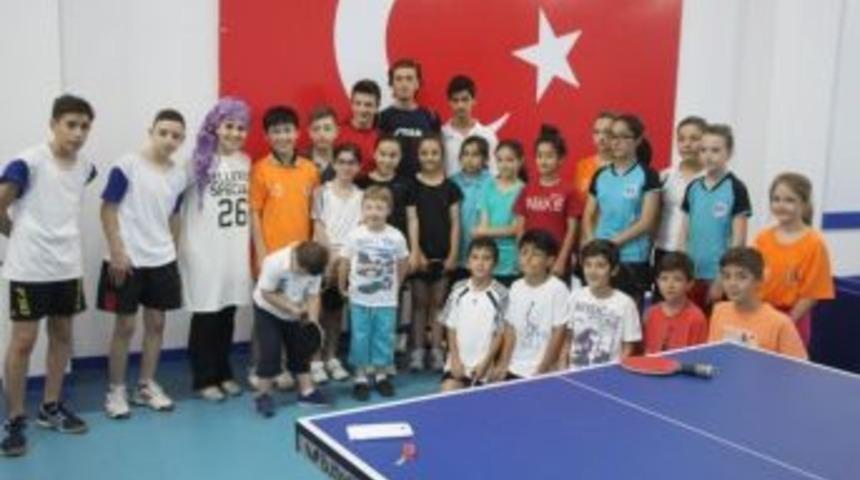 &Ouml;zel Sporcuların Masa Tenisi Sevgisi