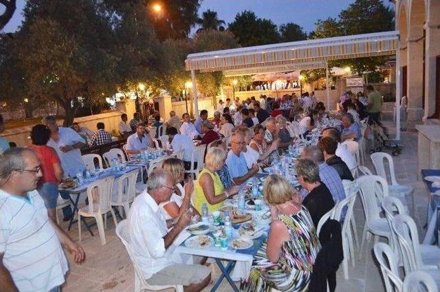 Dalyan’da Yabancılar İslamiyeti İftarda Tanıdı