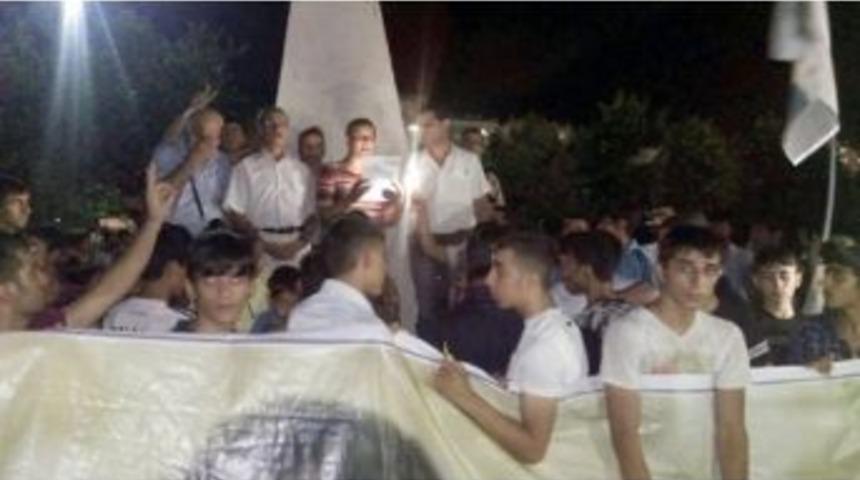 Diyarbakır&rsquo;da &Ouml;calan&rsquo;a &Ouml;zg&uuml;rl&uuml;k İ&ccedil;in Meşaleli Y&uuml;r&uuml;y&uuml;ş Yapıldı