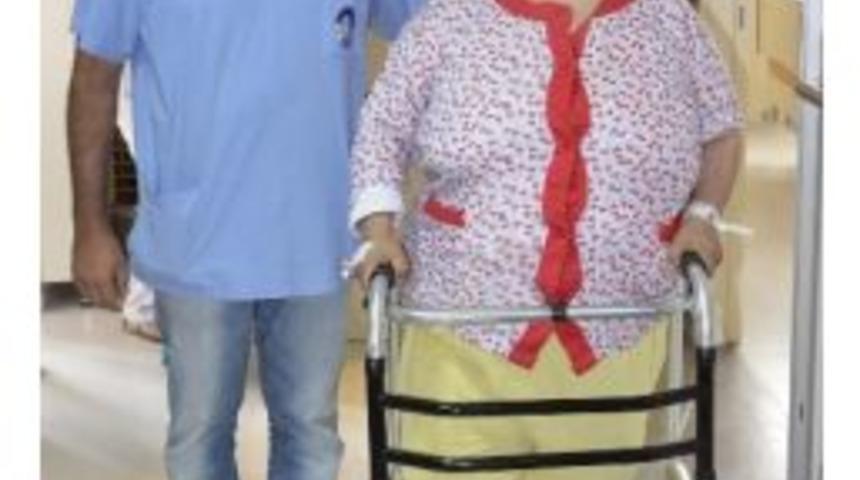 Tekerlekli Sandalye İle Geldi, Y&uuml;r&uuml;yerek &Ccedil;ıktı