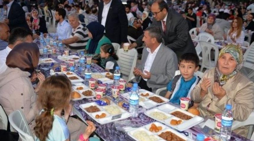 İhh&rsquo;dan K&uuml;tahya&rsquo;da 2 Bin 500 Kişiye İftar