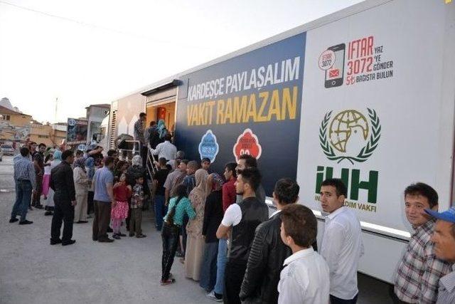 İhh’dan Kütahya’da 2 Bin 500 Kişiye İftar