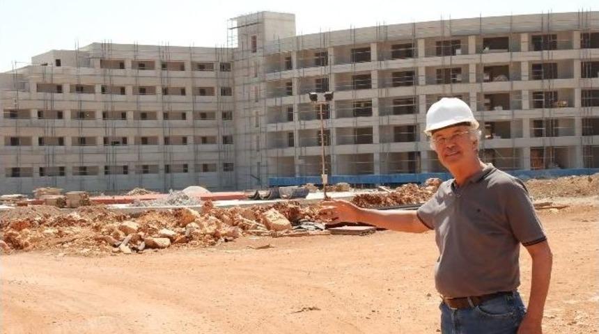 Yol Sorunu Didimli Turizmciyi Kara Kara D&uuml;ş&uuml;nd&uuml;r&uuml;yor