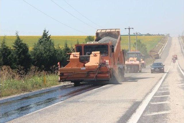 Sıcaktan Eriyen Asfaltlar Onarıldı