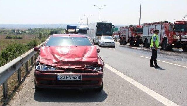 Tem Otoyolu’ndaki Zincirleme Kaza Trafiği Felç Etti