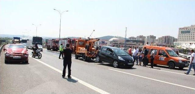 Tem Otoyolu’ndaki Zincirleme Kaza Trafiği Felç Etti