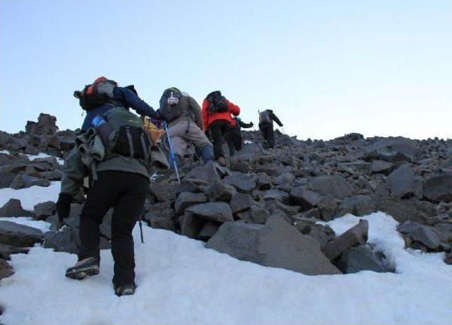 Ağrı'ya Tırmandılar, Hedefte Everest Var