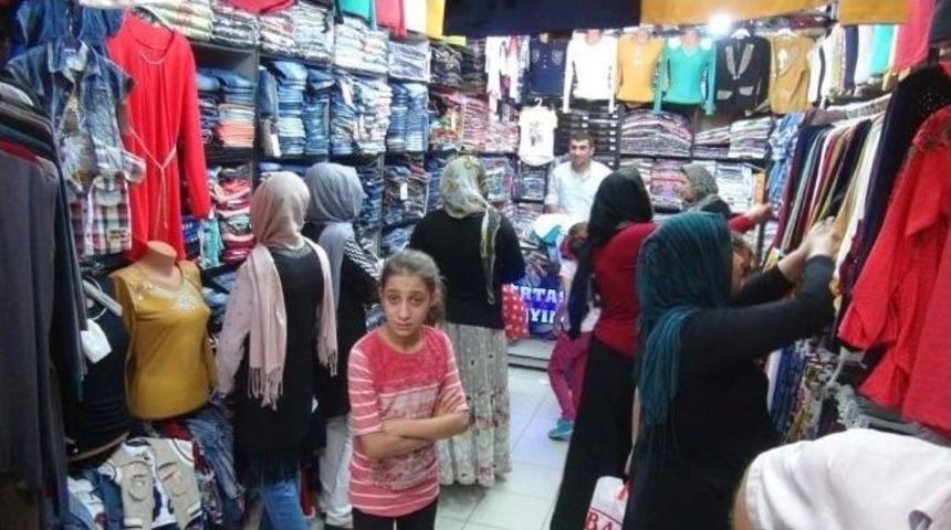 Kızıltepe&rsquo;de Esnaf Satıştan Halk Fiyatlardan Memnun