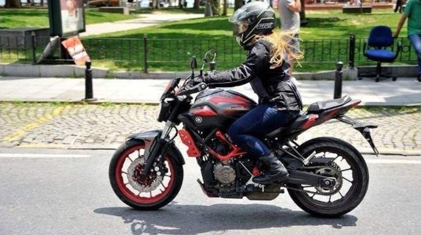 Kadın Hakları Ve Şiddete Dikkat &Ccedil;ekmek İ&ccedil;in Motosikletiyle T&uuml;rkiye&rsquo;yi Dolaşıyor