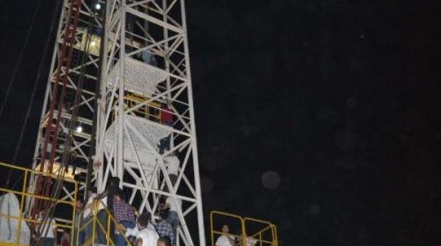 İşten &Ccedil;ıkarılacak Tpıc Iş&ccedil;ileri, Petrol Arama Kulesini Işgal Etti