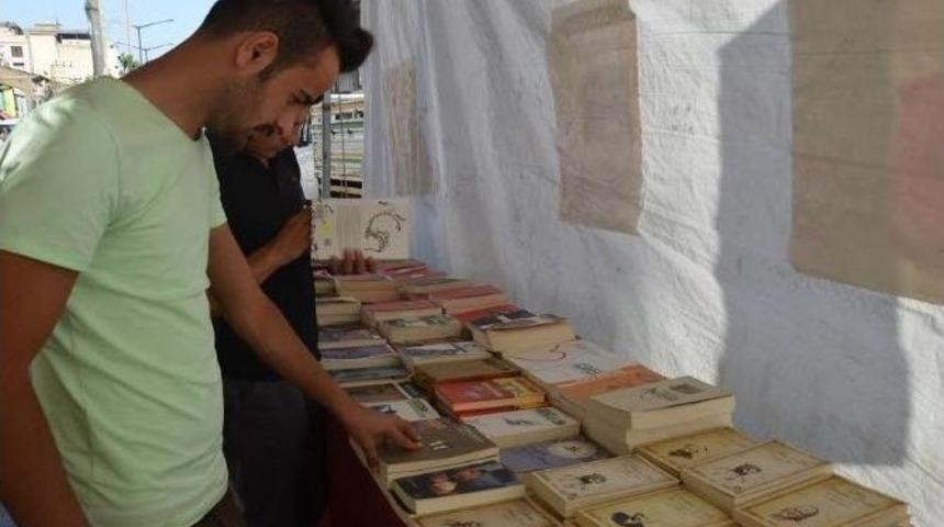 Kitap Fuarı Beklenen İlgiyi G&ouml;rm&uuml;yor