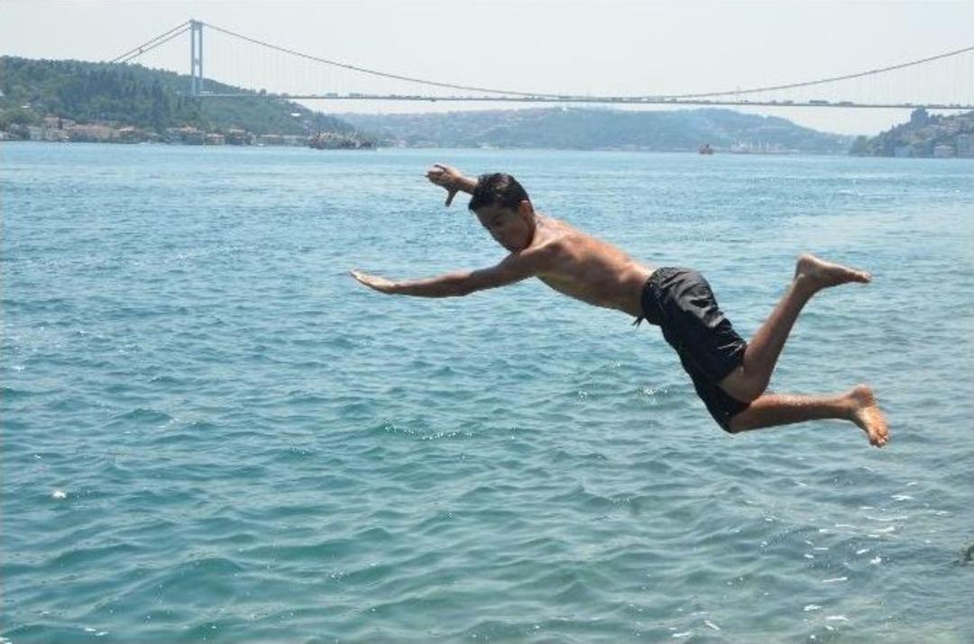 Termometreler 39&rsquo;u G&ouml;sterdi, İstanbullular Denize Koştu