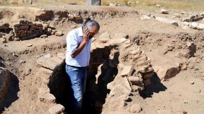 Prof. Dr. Mehmet &Ouml;zhanlı: Fitreleri Arkeolojik Kazılara Verin